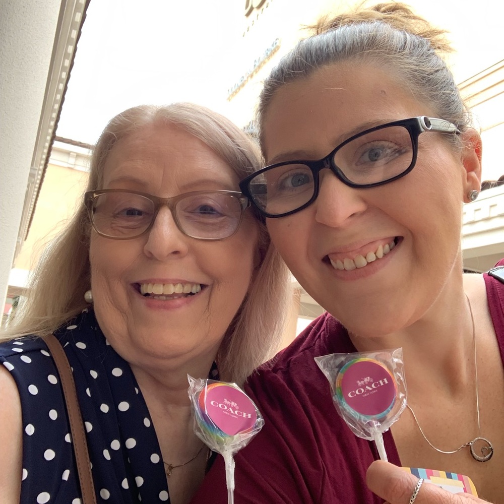 Meet your Posher, Laurie